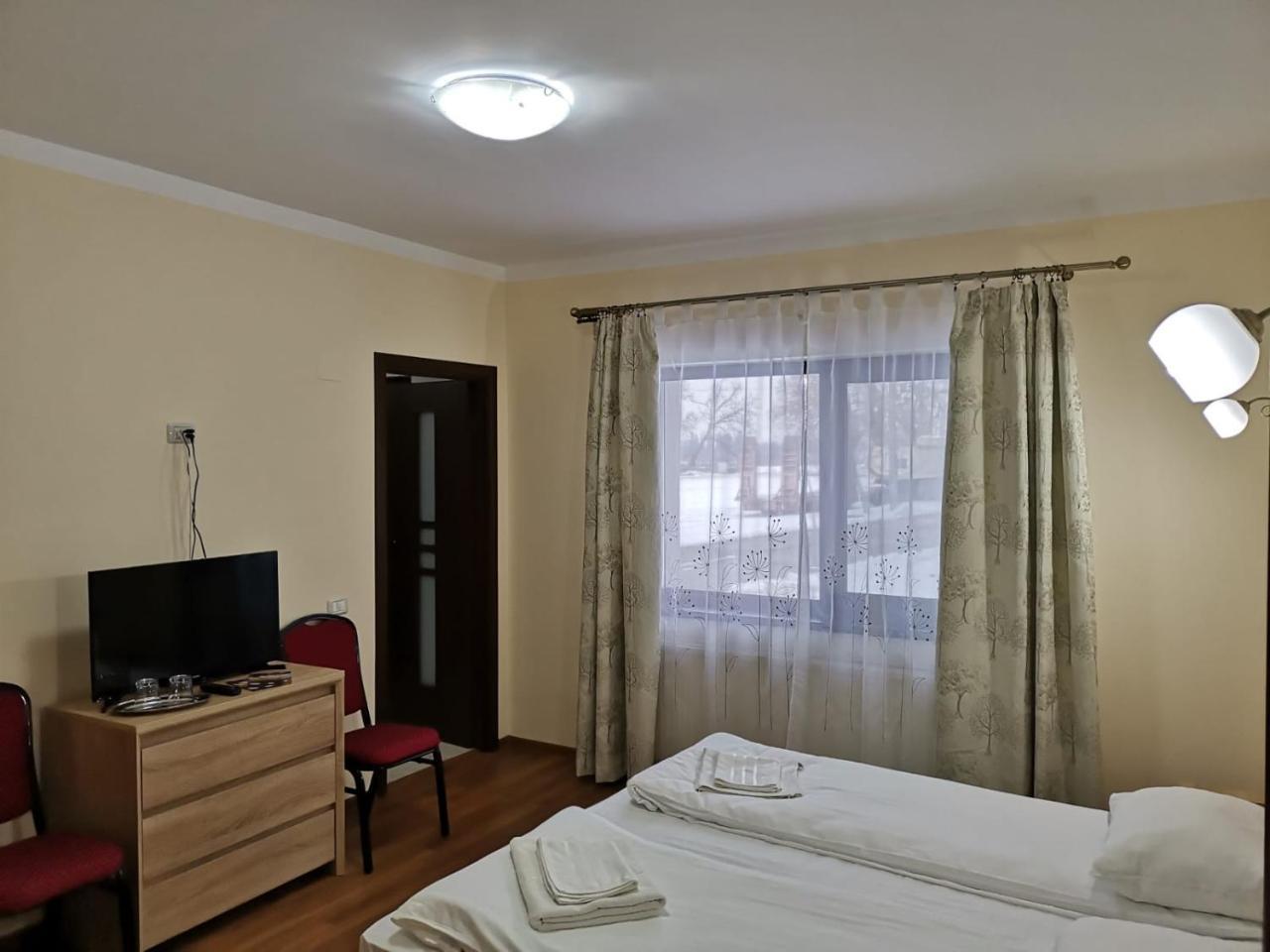 Fantanita Craiesei Hotel Fagaras Bagian luar foto