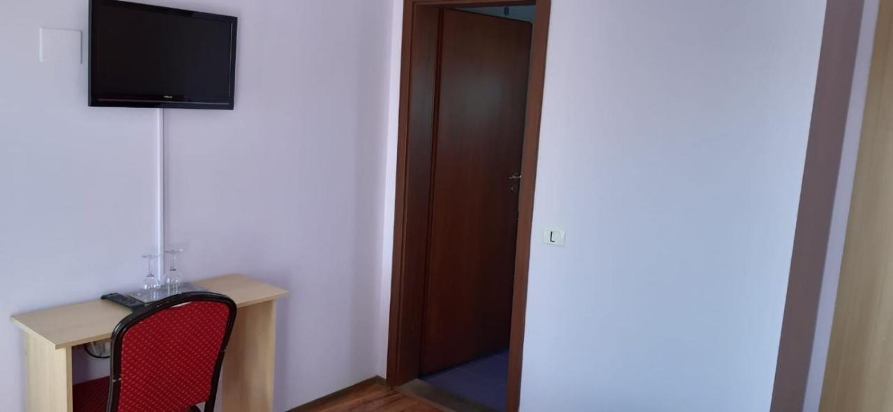 Fantanita Craiesei Hotel Fagaras Bagian luar foto